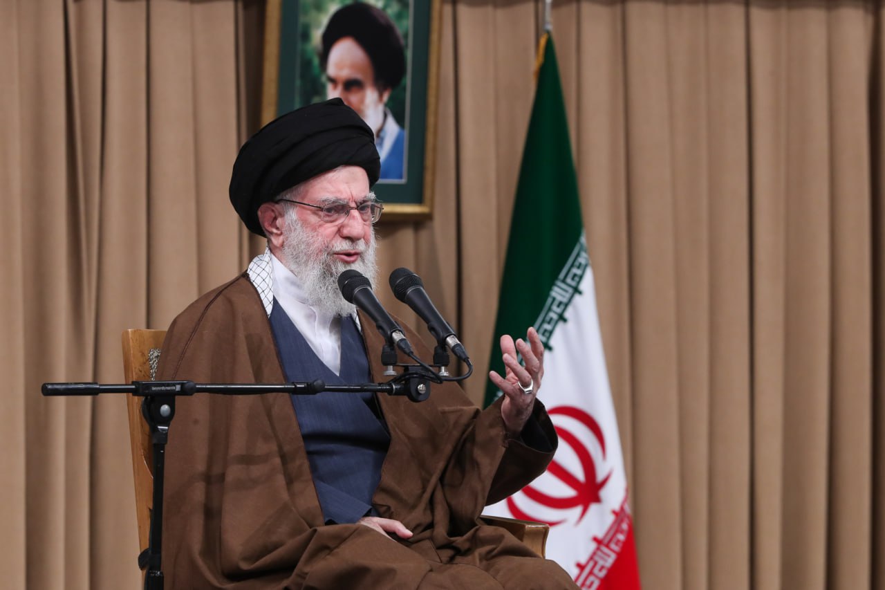 دیدار دانش‌آموزان و دانشجویان با رهبر انقلاب