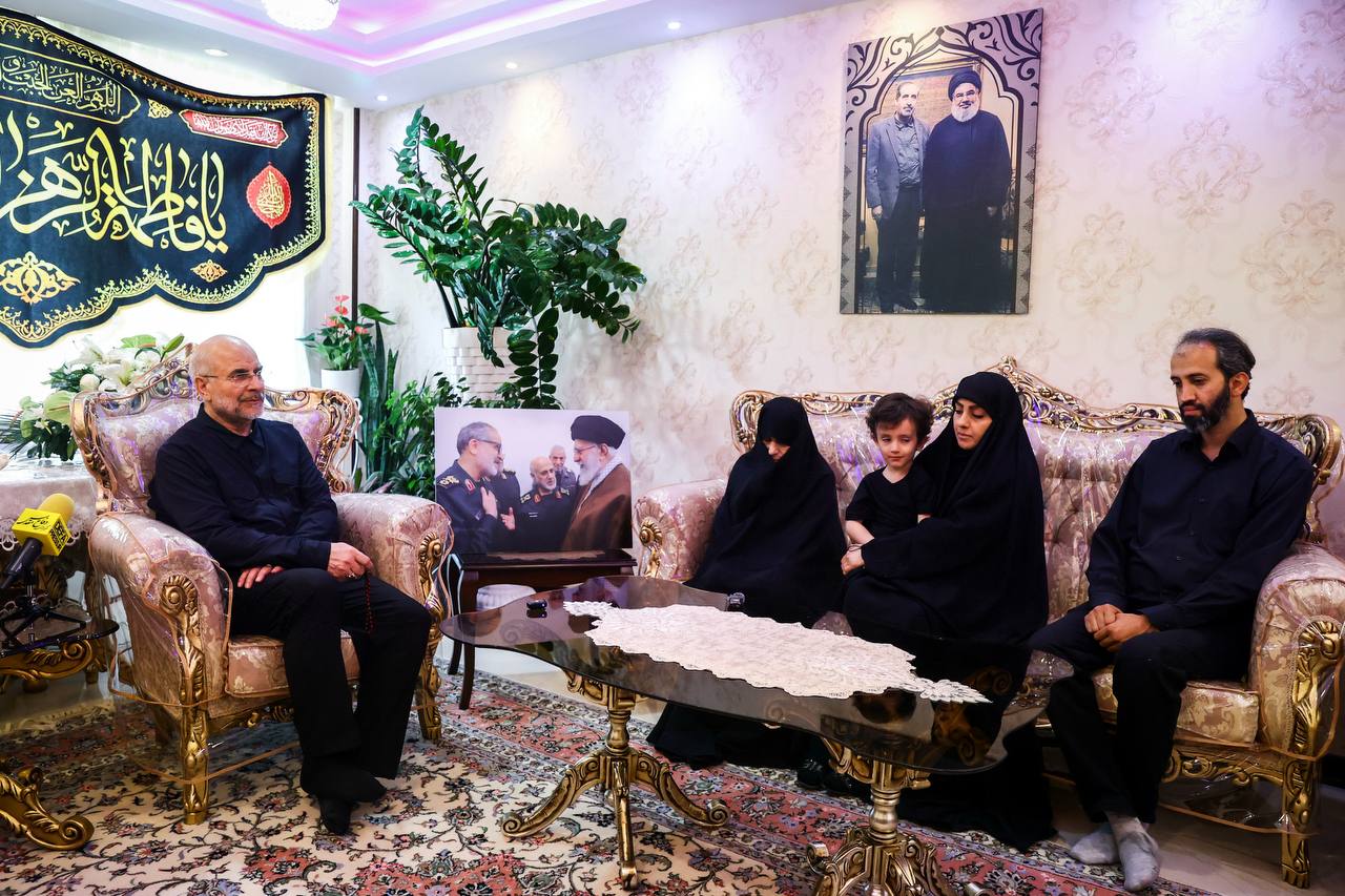 حضور قالیباف در منزل سپهبد شهید علی شادمانی