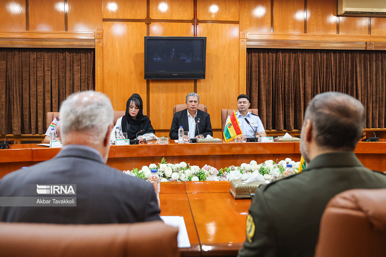 دیدار وزرای دفاع بولیوی و ایران