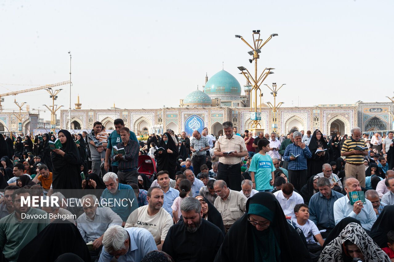 مراسم قرائت دعای عرفه در حرم مطهر امام رضا (ع)