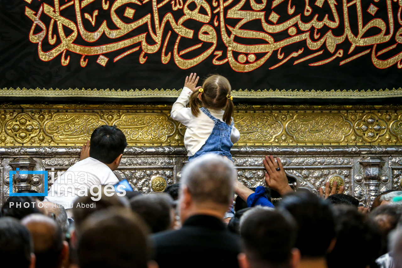 تحویل سال ۱۴۰۴ در حرم حضرت معصومه (س)