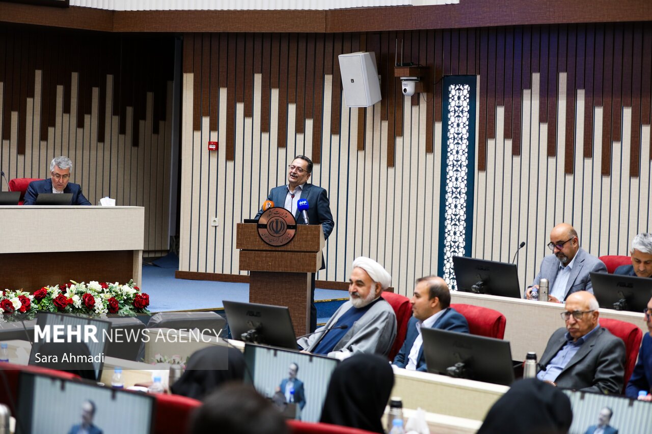 نشست هم اندیشی نخبگانی با حضور مقامات