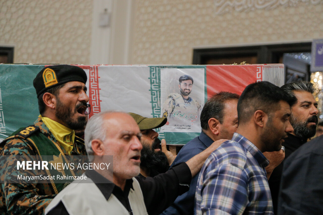 تشییع شهید مدافع امینت «سجاد جوکار» در حرم شاهچراغ (ع)