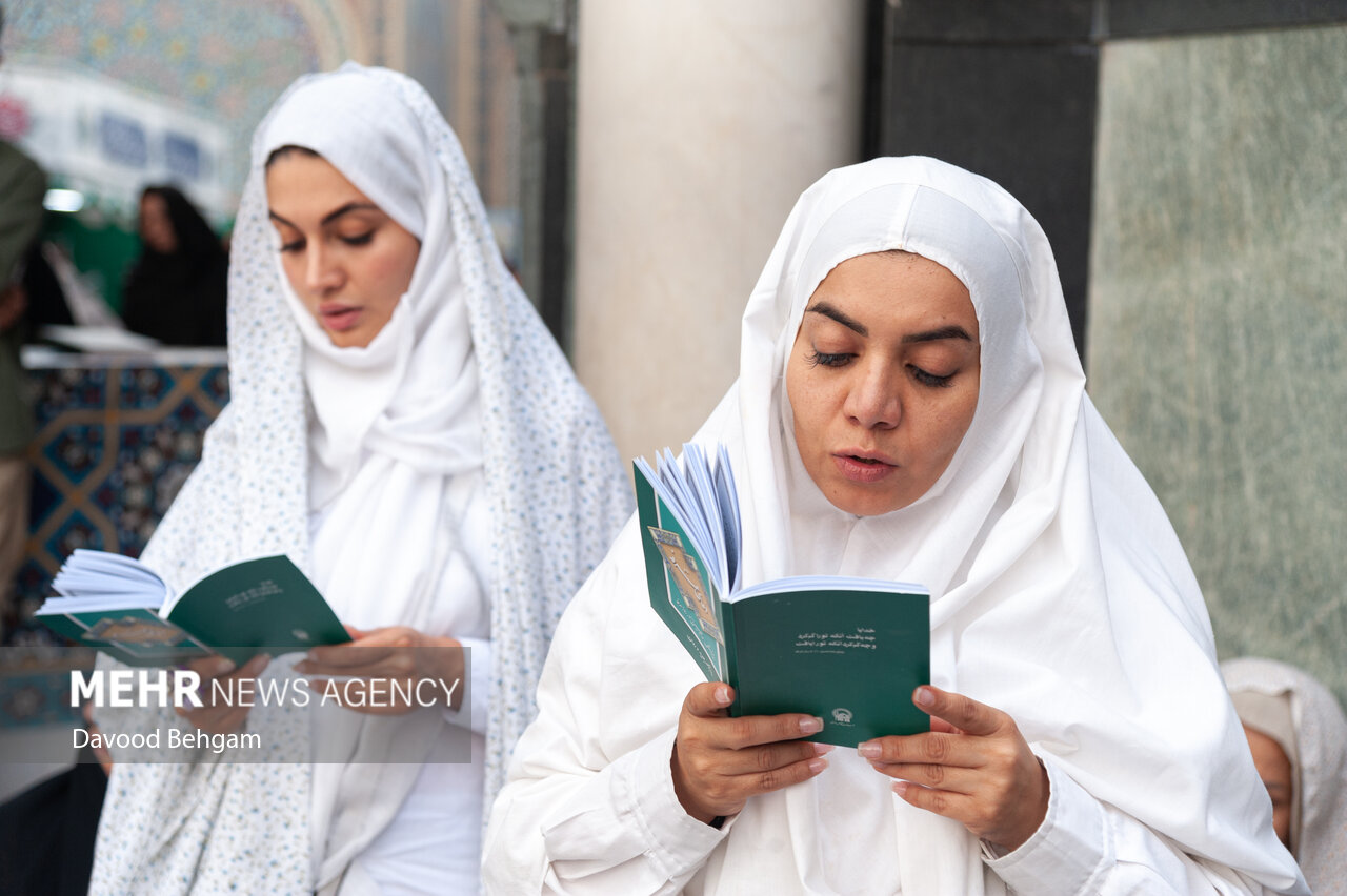 مراسم قرائت دعای عرفه در حرم مطهر امام رضا (ع)