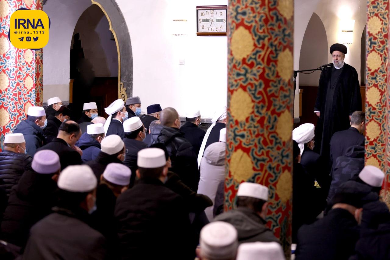 اقامه نماز جماعت و سخنرانی رئیس‌جهور در مسجد تاریخی «دونگ سی» پکن