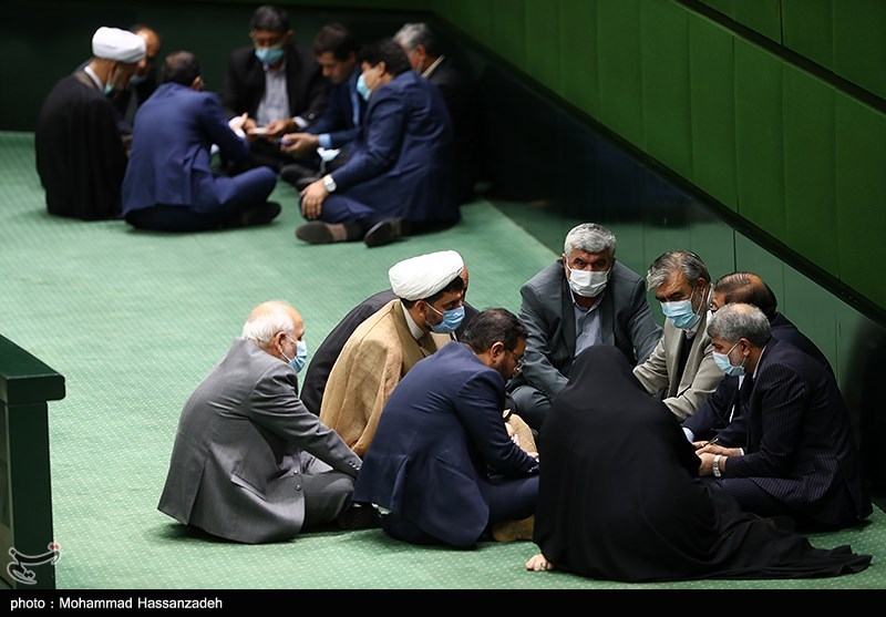 دورهمی نمایندگان در صحن مجلس 