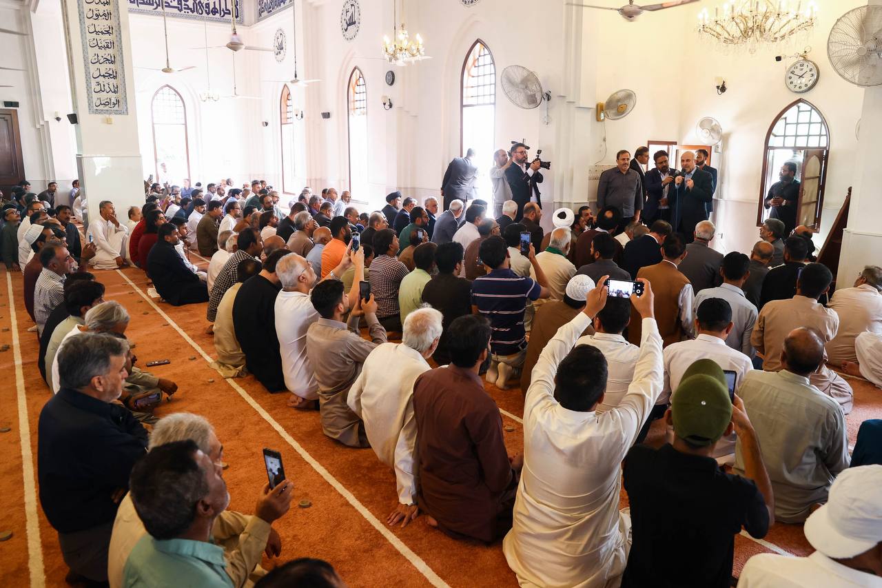 حضور قالیباف در نماز جمعه کراچی