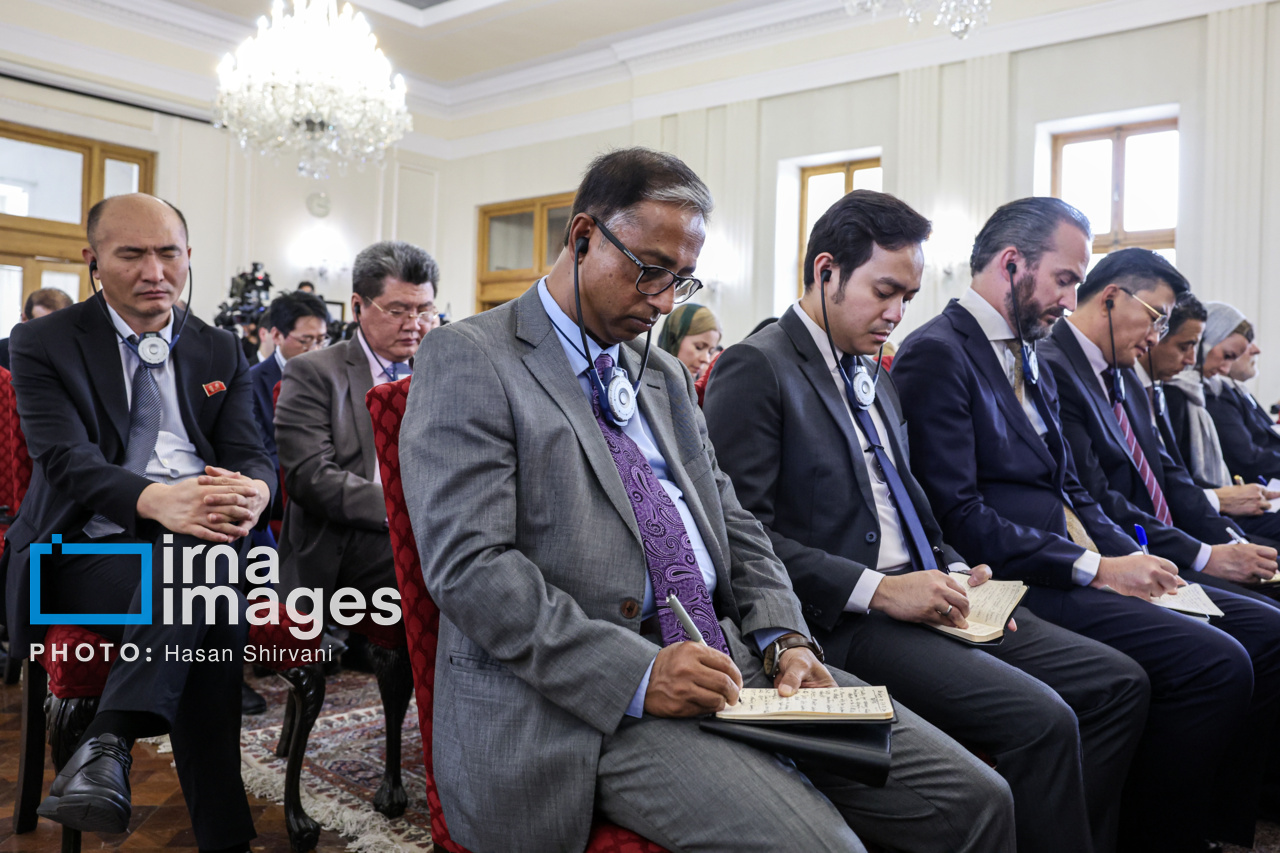 نشست وزیر امورخارجه با سفرای کشور های خارجی