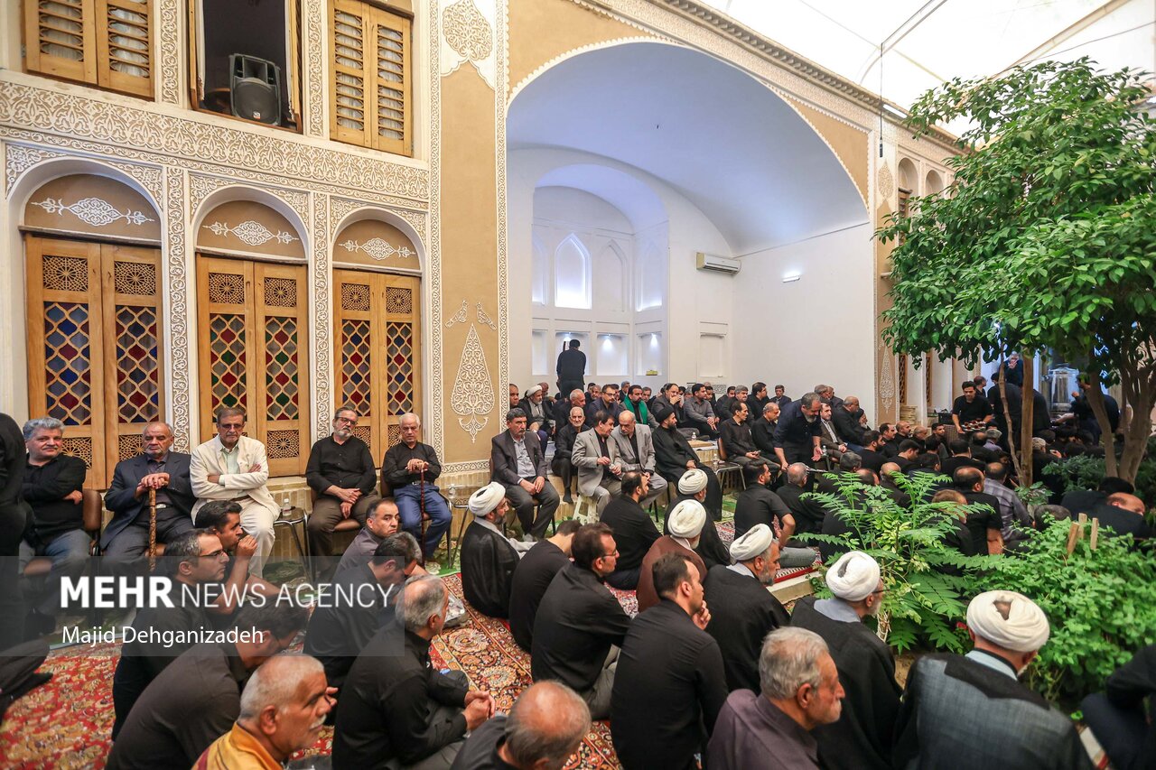 روضه‌خوانی سنتی در بیت شهید صدوقی یزد