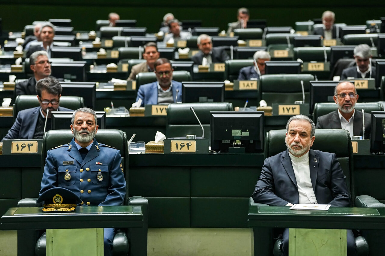 حضور امیر موسوی و عراقچی در جلسه غیرعلنی مجلس