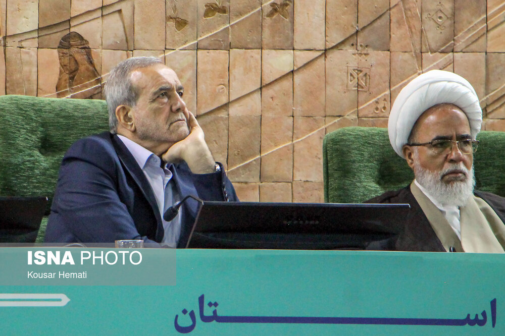 نشست رئیس جمهور با نخبگان، فرهیختگان و فعالان فرهنگی کرمانشاه