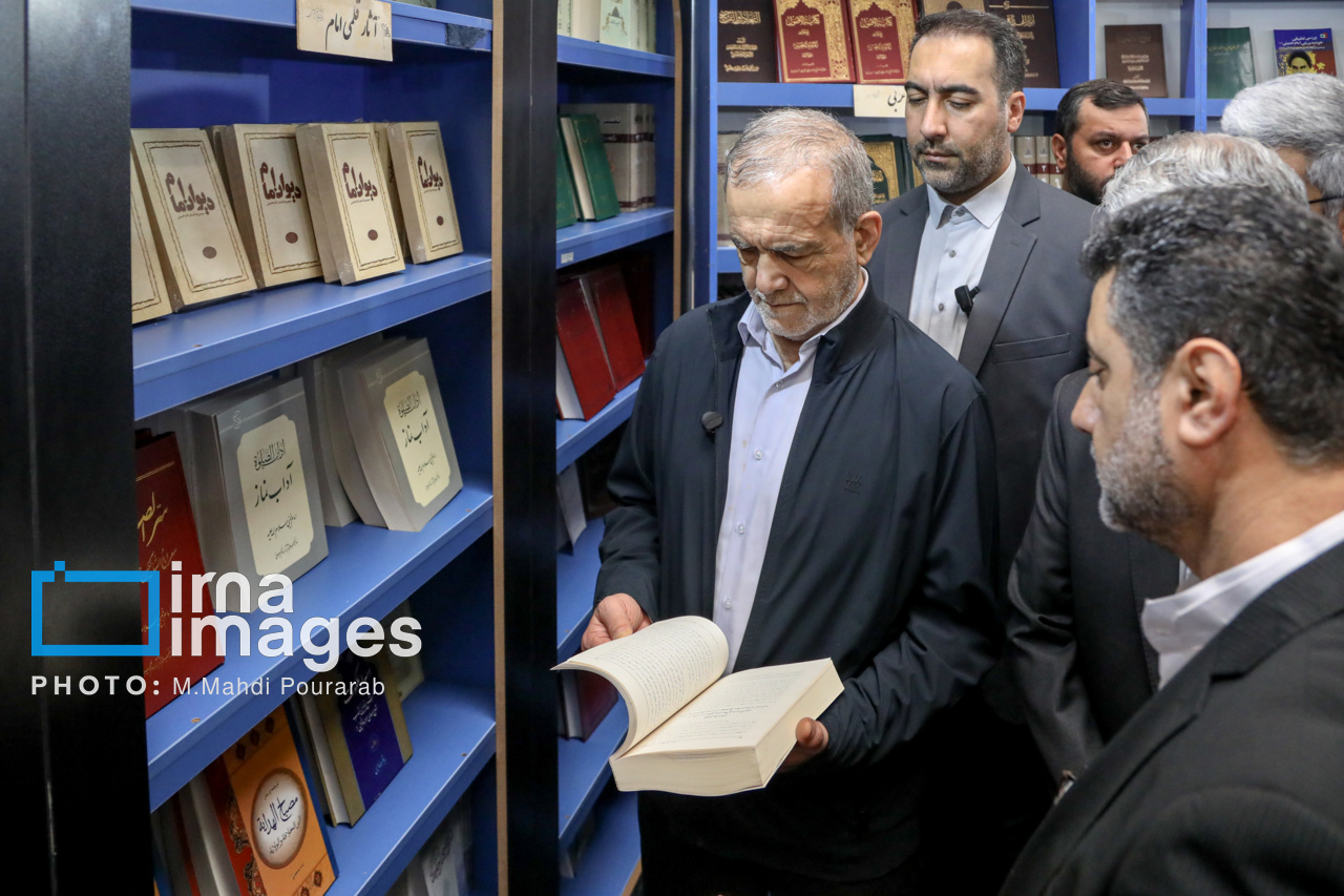 بازدید رئیس جمهور از نمایشگاه کتاب