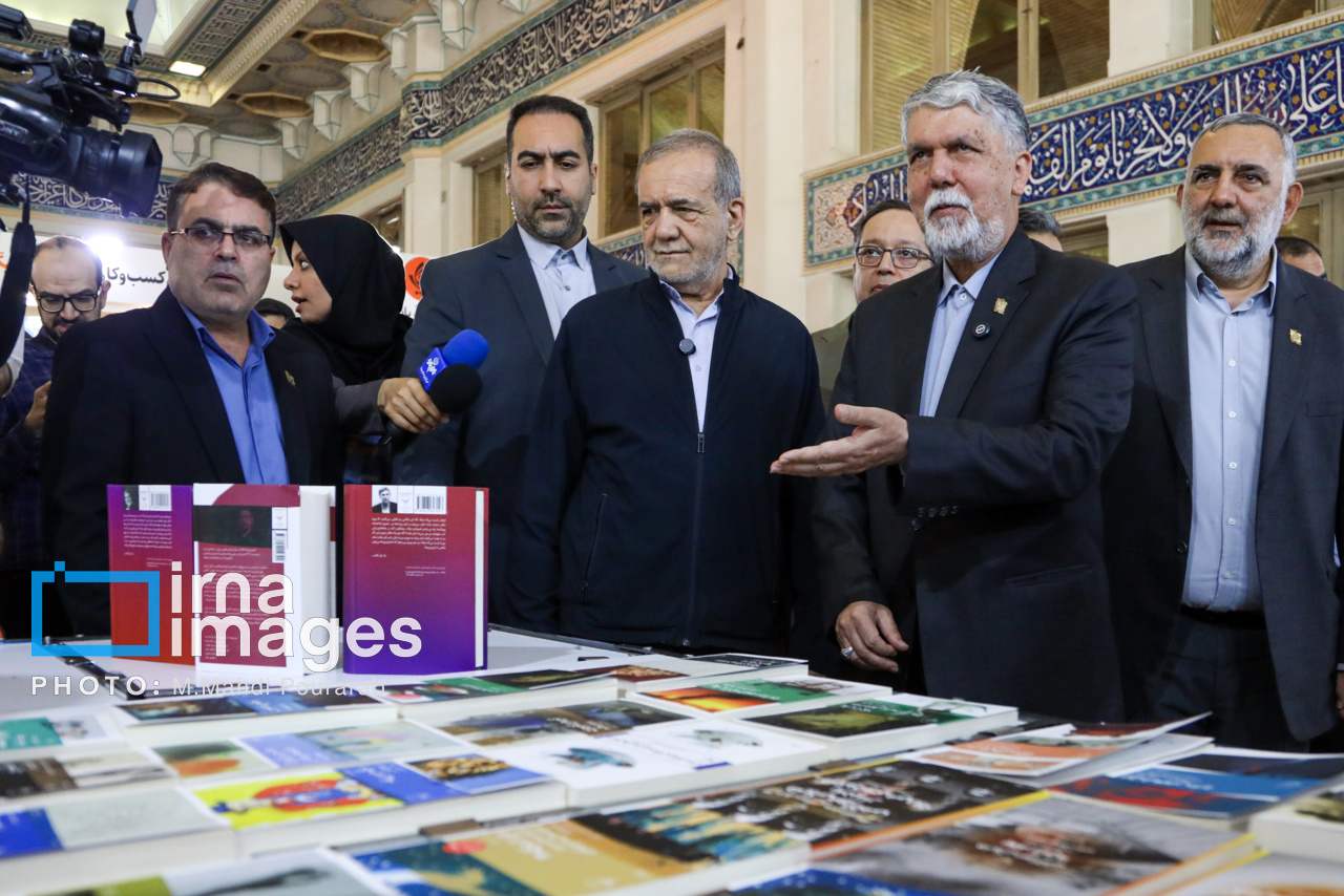 بازدید رئیس جمهور از نمایشگاه کتاب