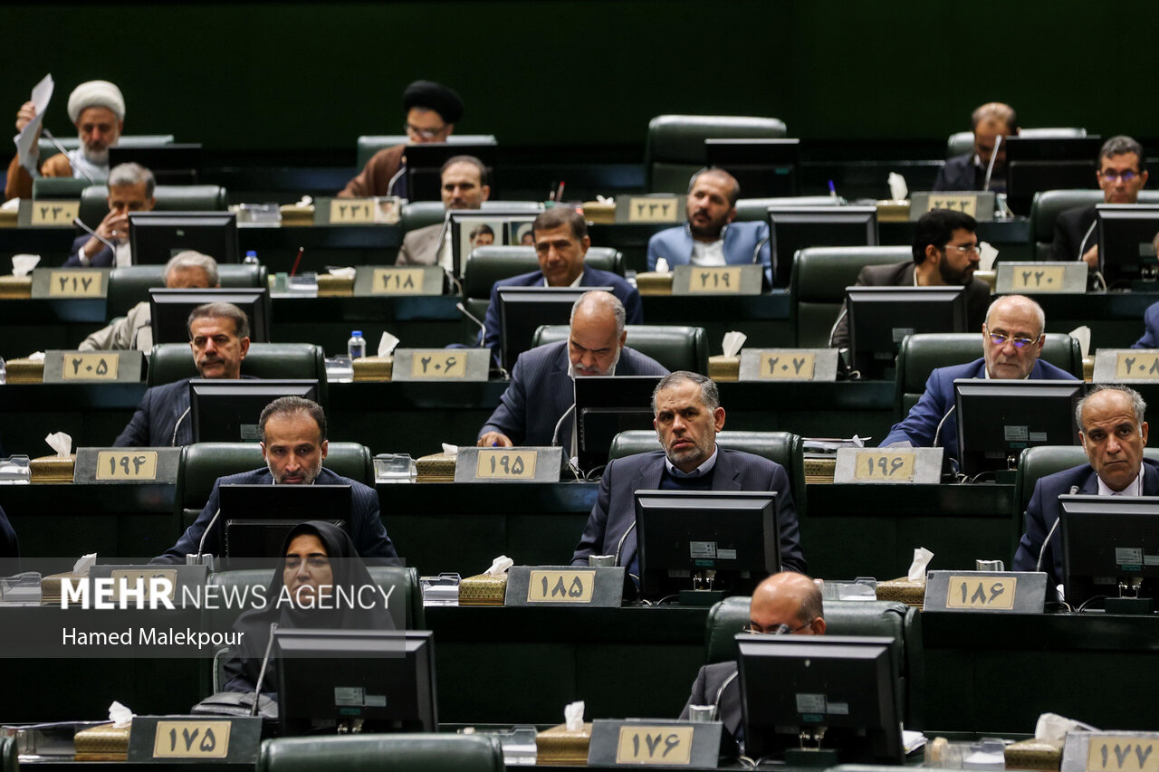 جلسه غیرعلنی مجلس با حضور فرمانده کل سپاه