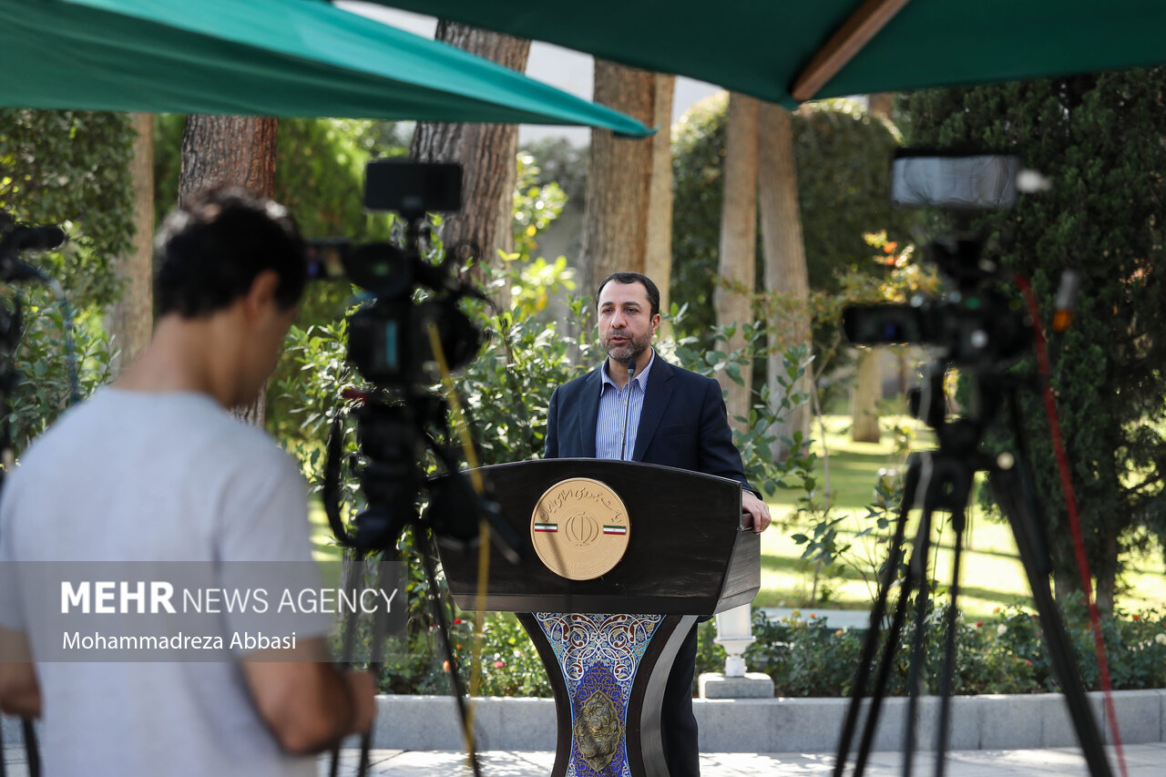 حاشیه جلسه هیئت دولت