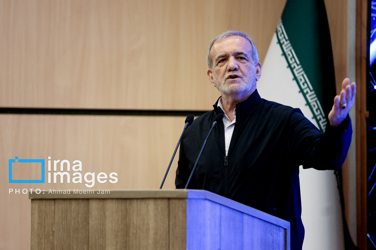 همایش روز جهانی ارتباطات با حضور پزشکیان