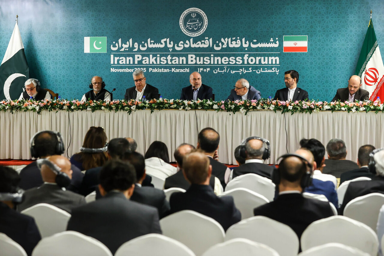 نشست قالیباف با فعالان اقتصادی پاکستان و ایران