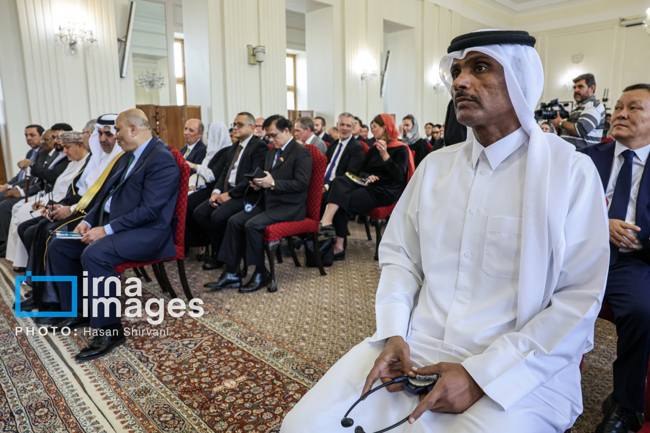 نشست وزیر امورخارجه با سفرای کشور های خارجی