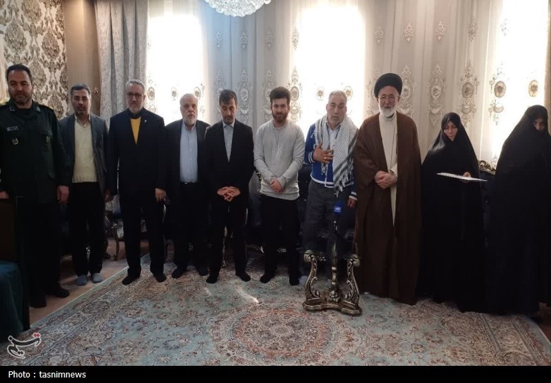 رهبر معظم انقلاب به دیدار جانبازان شهرری رفت