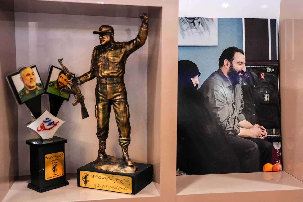 حضور قالیباف در منزل شهید فرج‌الله شوشتری - مشهد مقدس