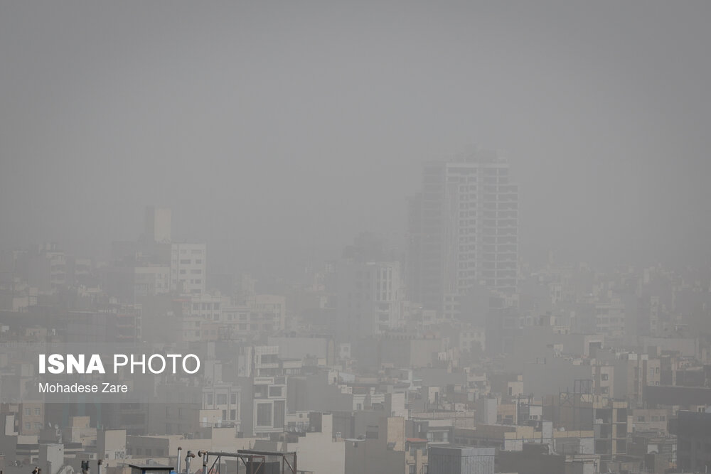 مشهد در محاصره گرد و غبار
