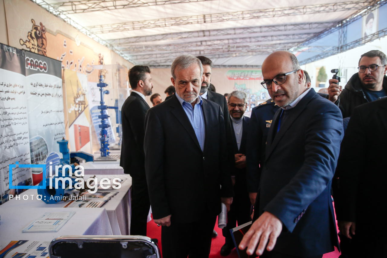 اعضای هیأت دولت در جمع خبرنگاران