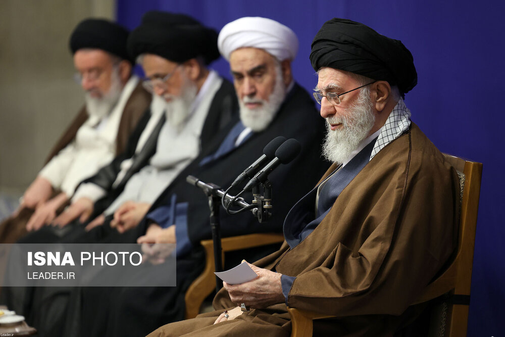 دیدار دست‌اندرکاران کنگره بین‌المللی علامه نائینی با رهبر انقلاب