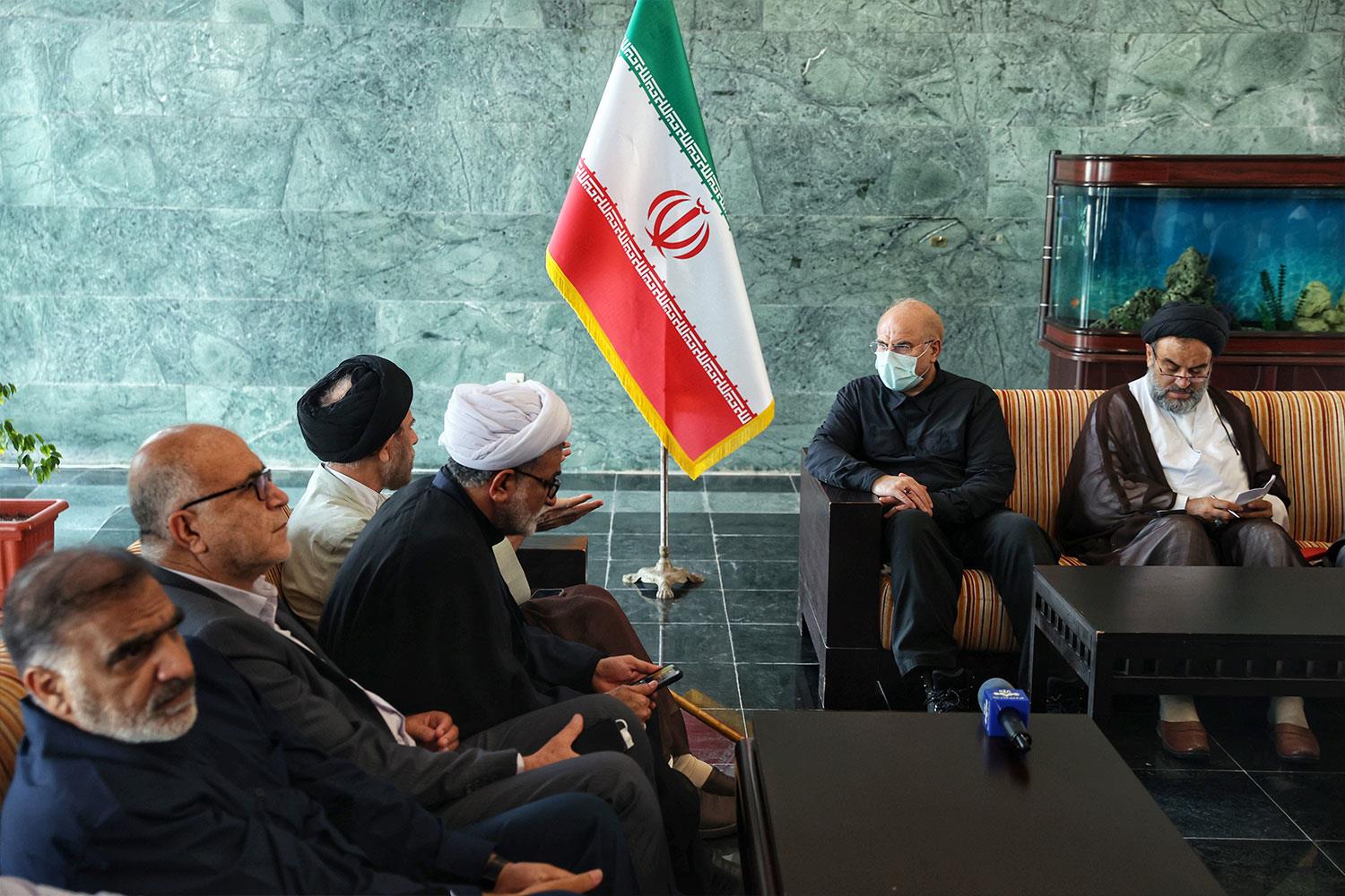 حضور قالیباف در جلسه با مسئولان و ائمه جمعه عسلویه