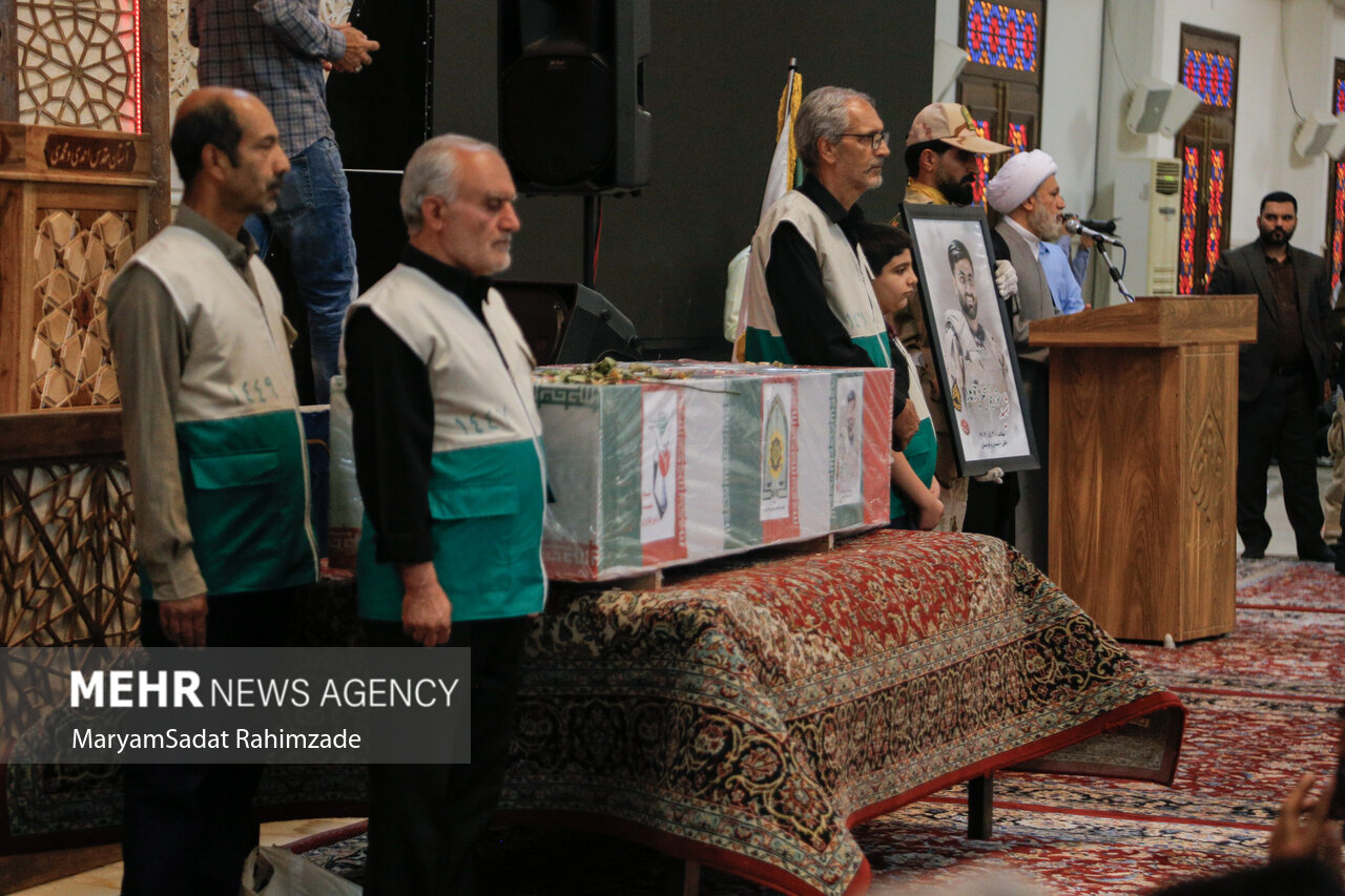 تشییع شهید مدافع امینت «سجاد جوکار» در حرم شاهچراغ (ع)