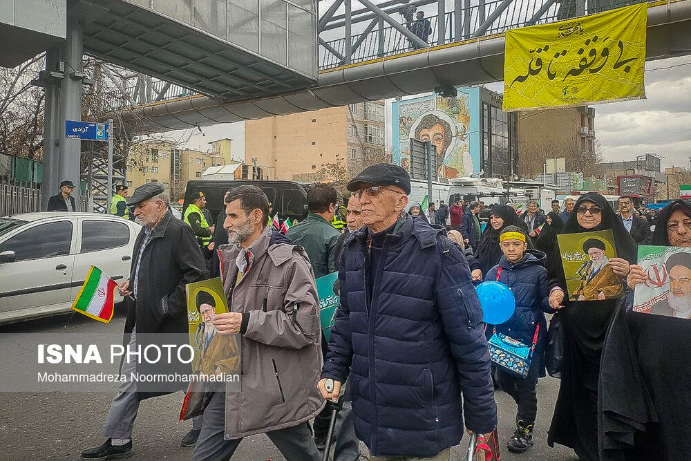 حضور جمعی از مسئولان در راهپیمایی ۲۲ بهمن - تهران