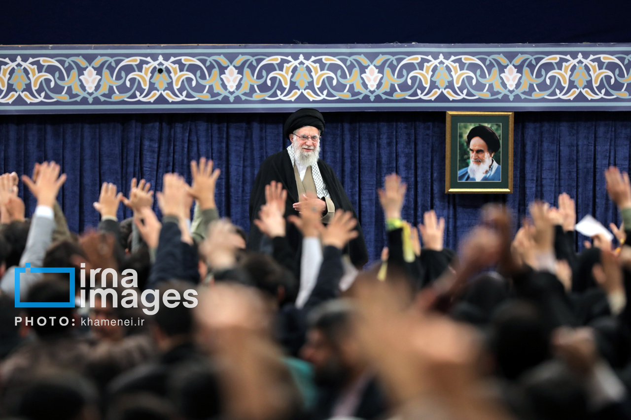 دیدار جمعی از دانشجویان با مقام معظم رهبری