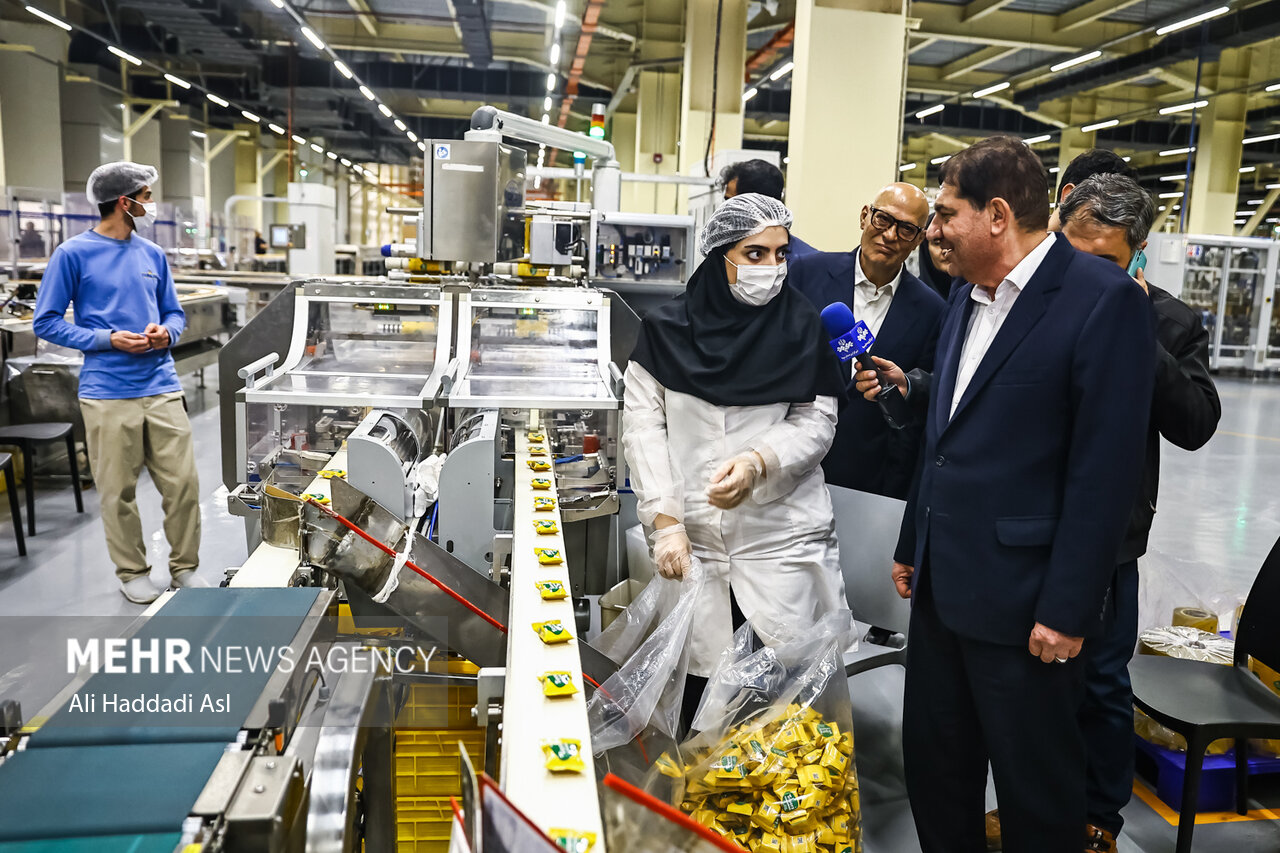 بازدید مخبر از یک مجموعه دانش بنیان تولید مواد غذایی