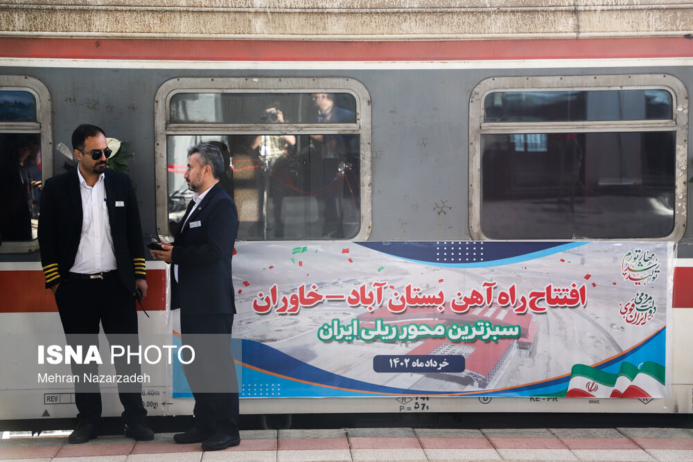 افتتاح راه‌آهن بستان‌آباد ـ خاوران با حضور رئیسی
