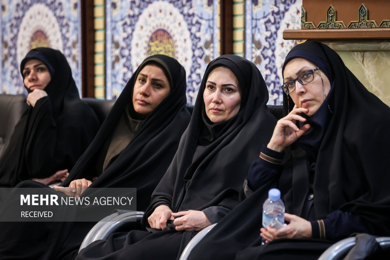 نشست صمیمی جمعی از اصناف و اقشار مردم با رئیس مجلس