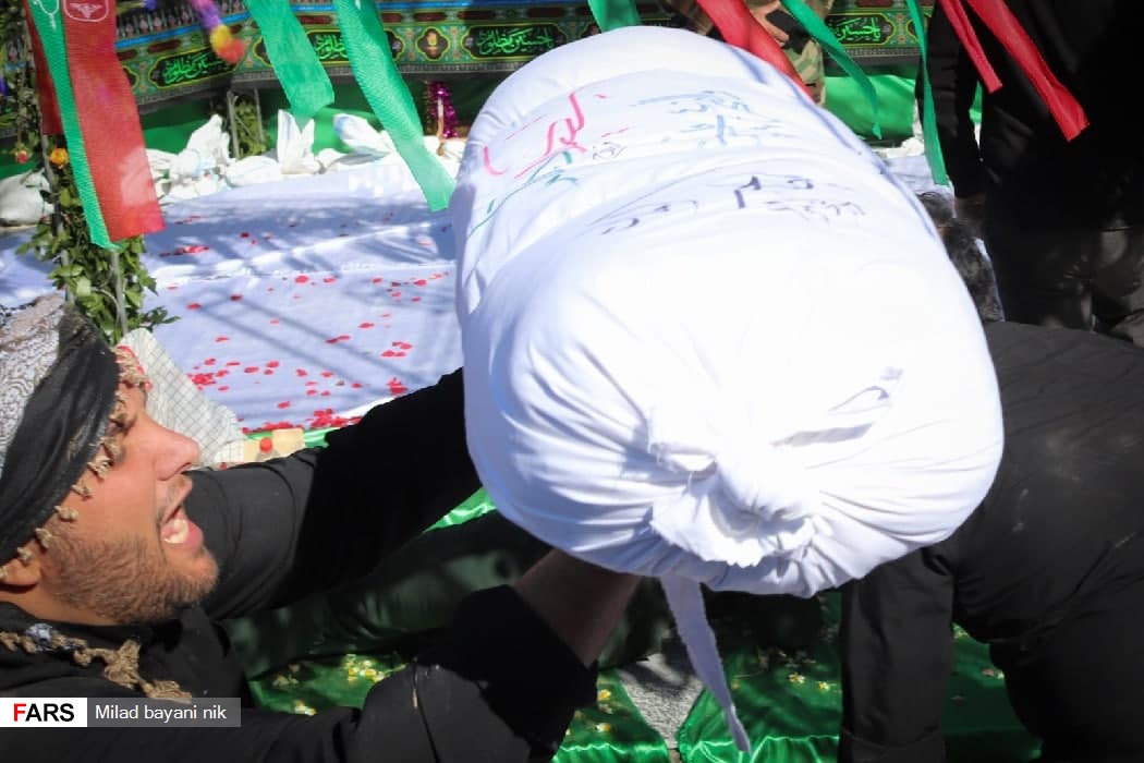 تشییع دو شهید گمنام