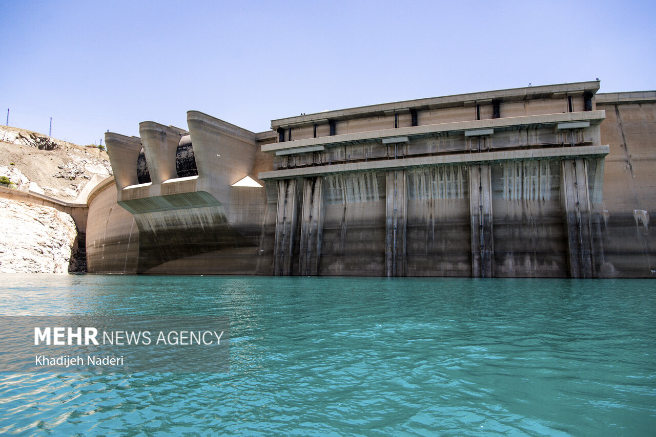 کم‌آبی پشت دیوار سد زاینده‌رود