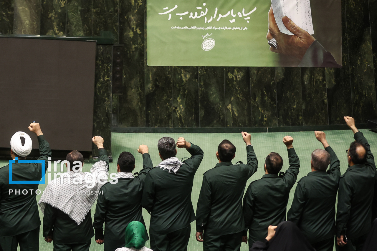 مراسم سالروز ورود امام خمینی(ره) به کشور