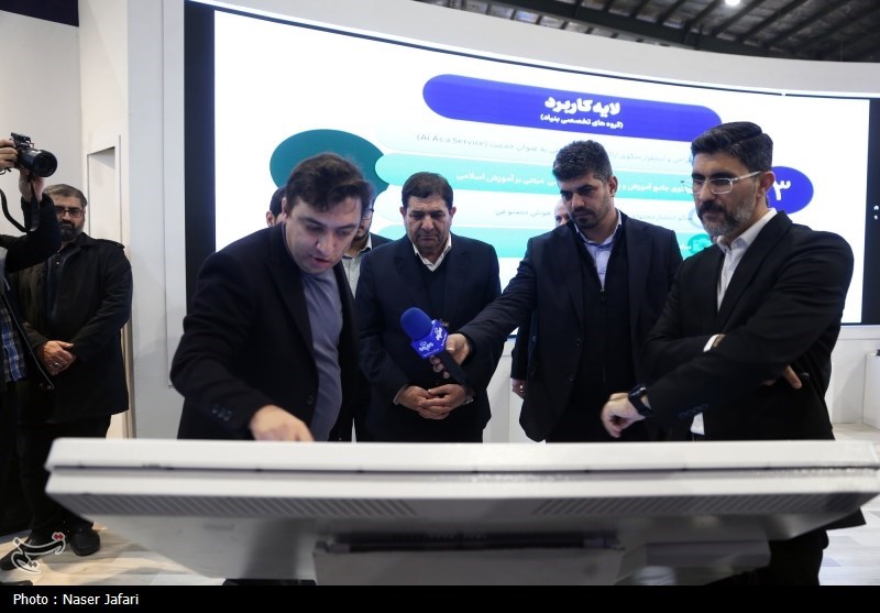 بازدید مخبر از نمایشگاه الگوهای مسیر پیشرفت