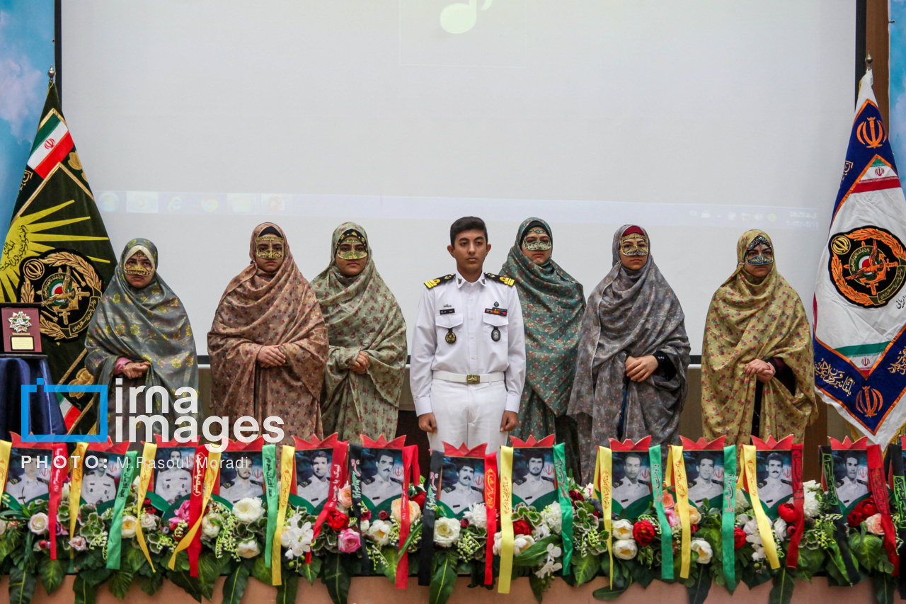 نشان فداکاری رهبر انقلاب به شهدای ناوشکن سهند