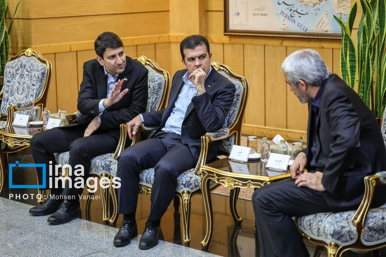 تصاویر بدرقه رئیس‌جمهور در سفر به پاکستان