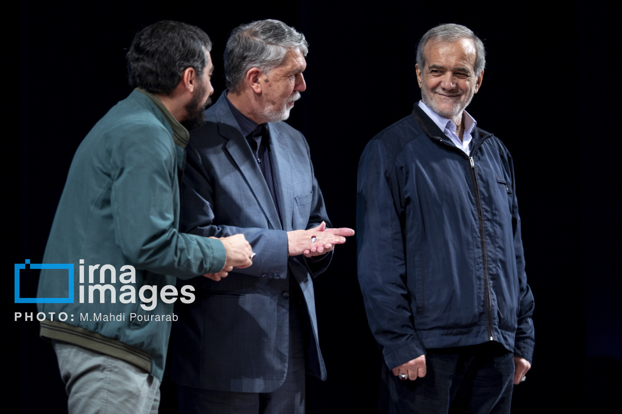 حضور پزشکیان در مراسم ملی بزرگداشت روز کتاب 