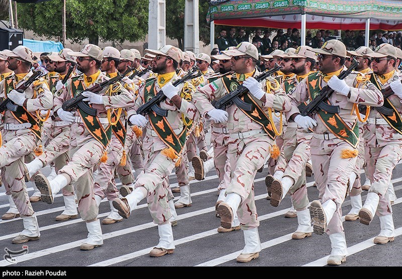 قالیباف در  مراسم رژه نیروهای مسلح در بندرعباس