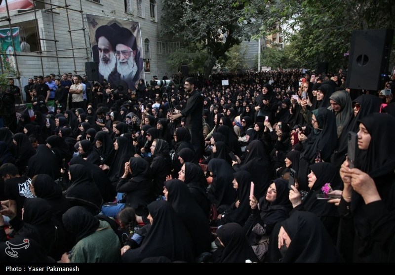 مداحی مهدی رسولی در یک محله خاص