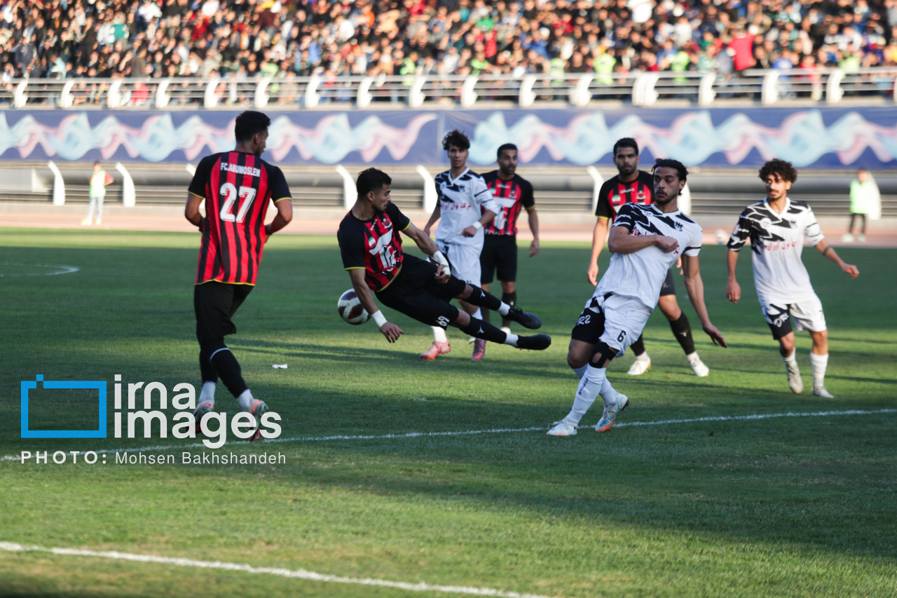 حضور زنان تماشاگر در ورزشگاه امام رضا