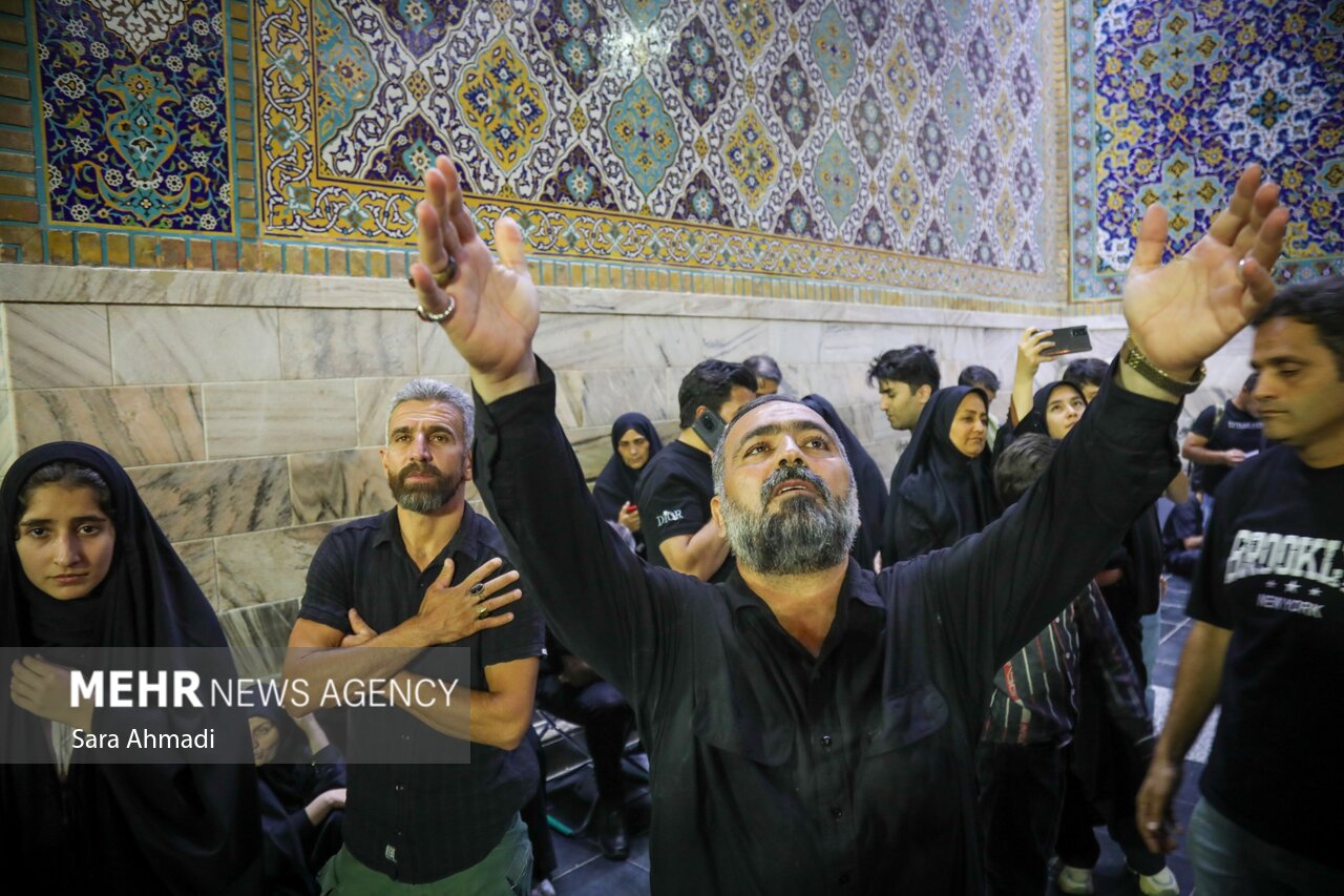 شب شهادت امام رضا(ع) در حرم مطهر رضوی