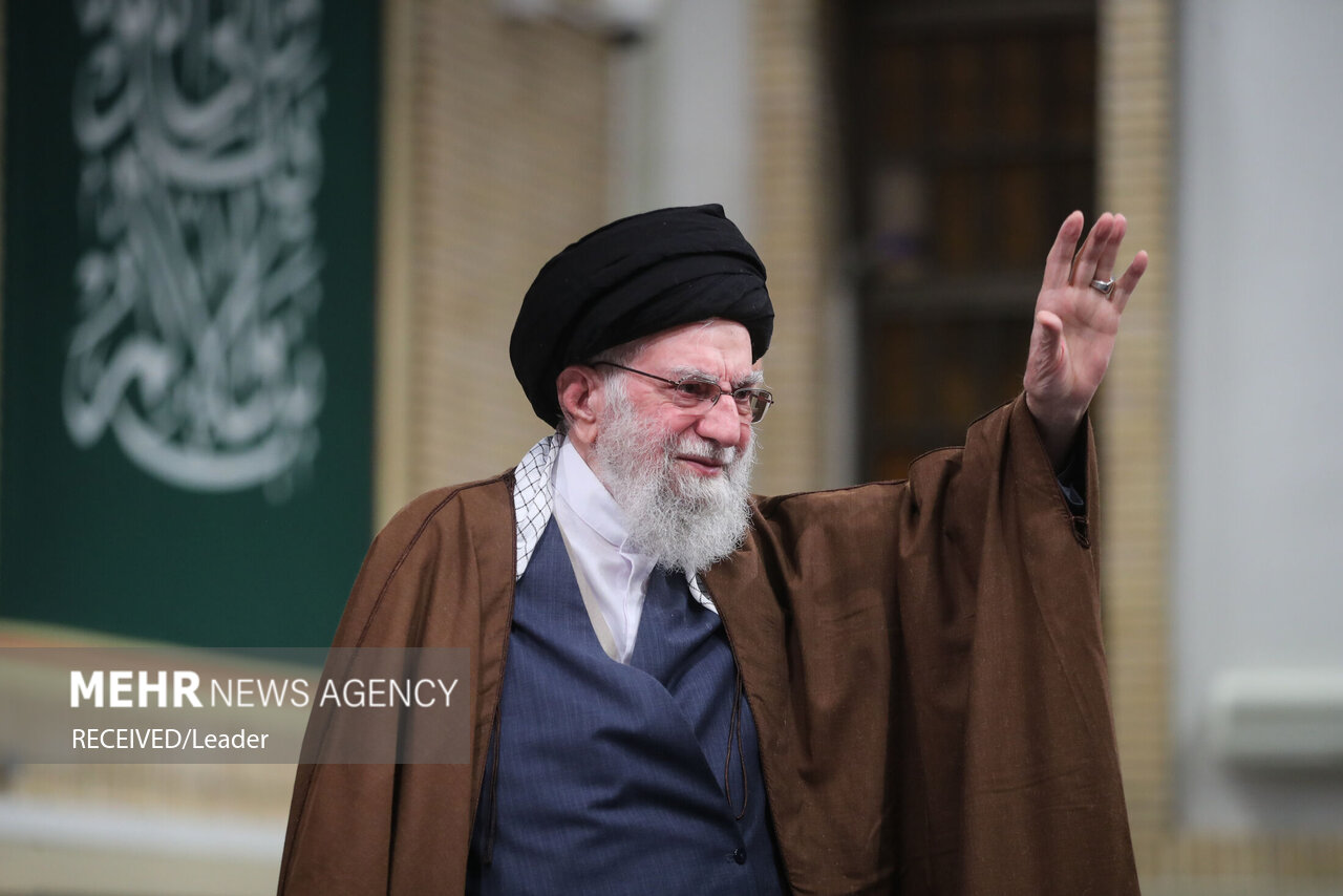 دیدار دانش‌آموزان و دانشجویان با رهبر انقلاب