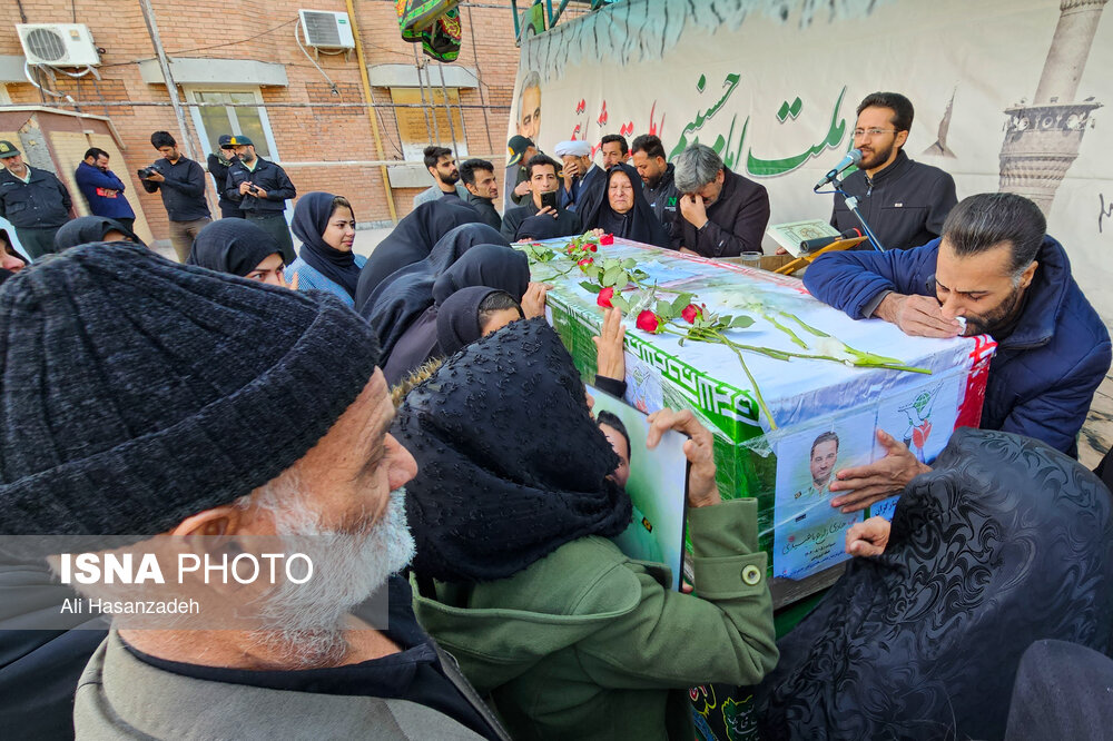 استقبال از پیکر شهید مدافع امنیت ستوان سوم هادی زارع باغبیدی در یزد