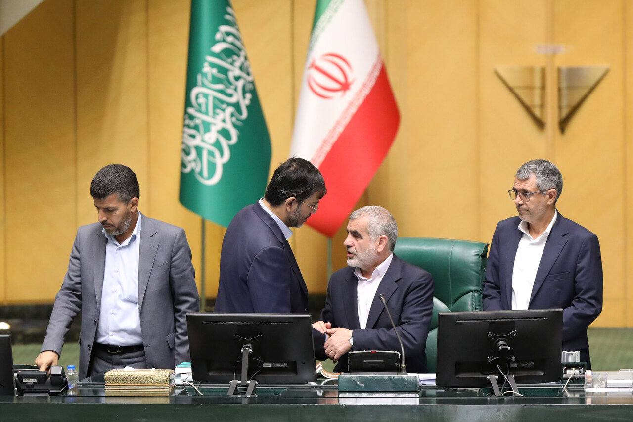 نشست علنی مجلس ۱۸ شهریورماه ۱۴۰۴