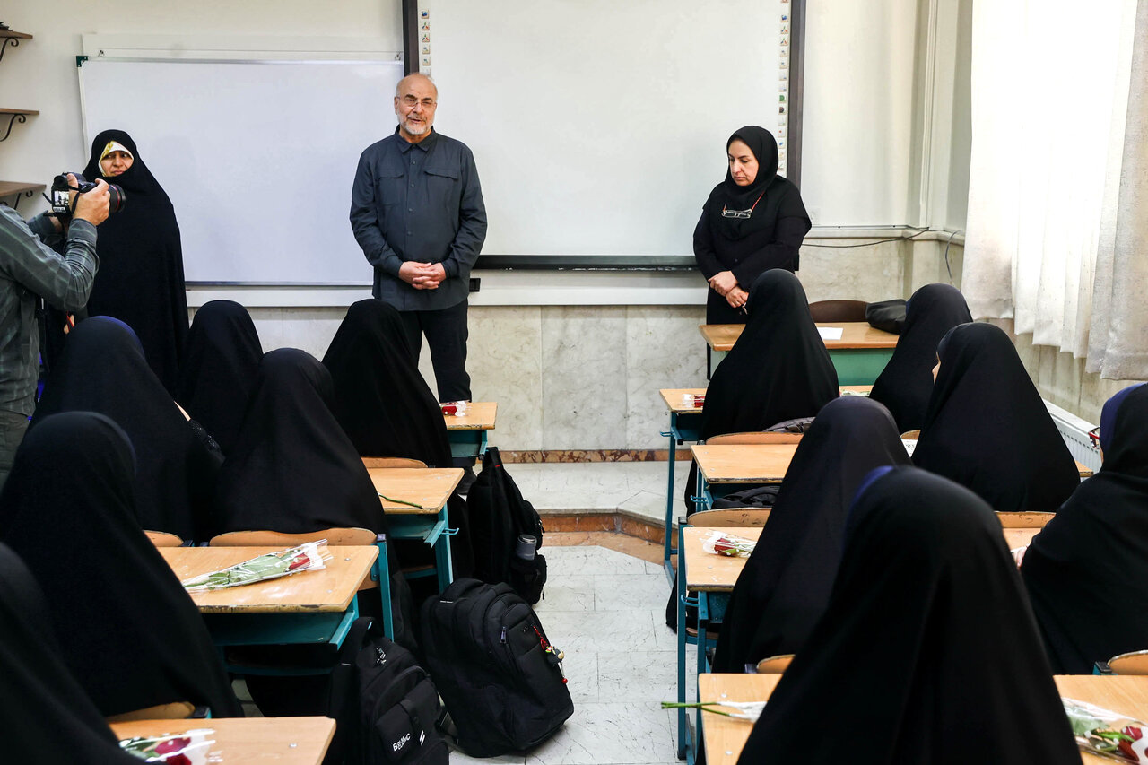 حضور قالیباف در مدرسه دخترانه فاطمیون تهران