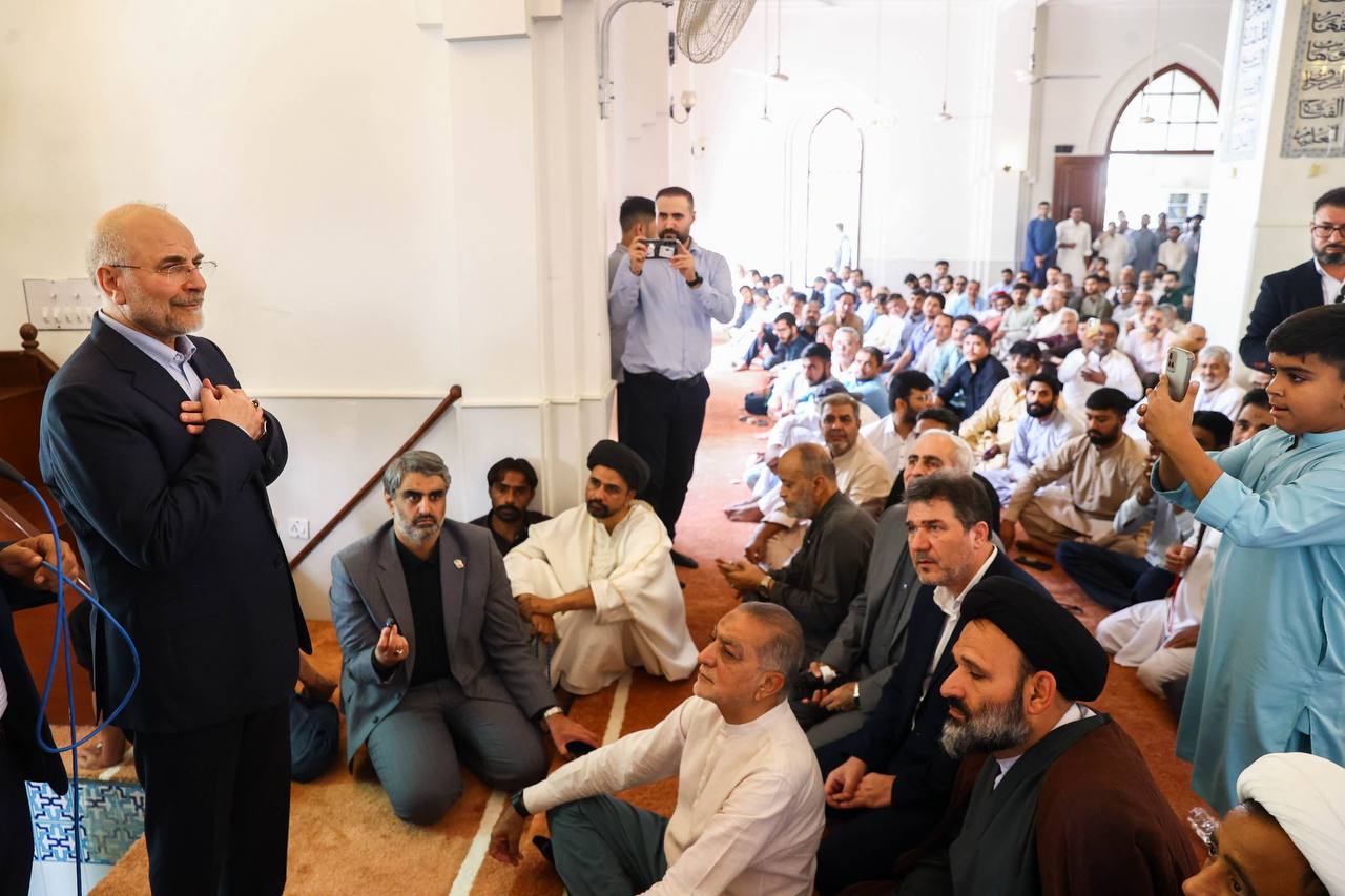  استقبال گرم مردم کراچی از قالیباف